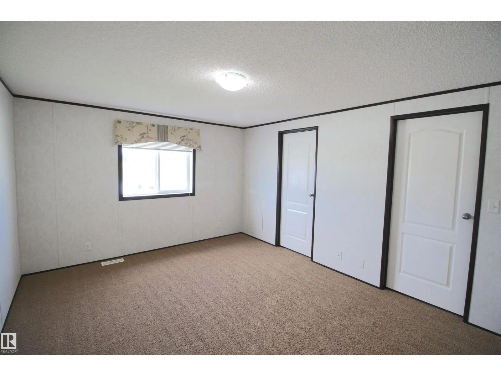 #41 5220 44 AV