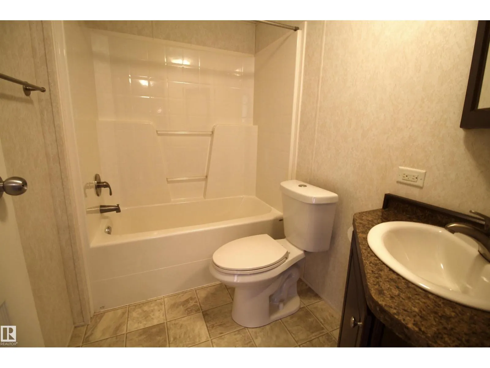 #41 5220 44 AV
