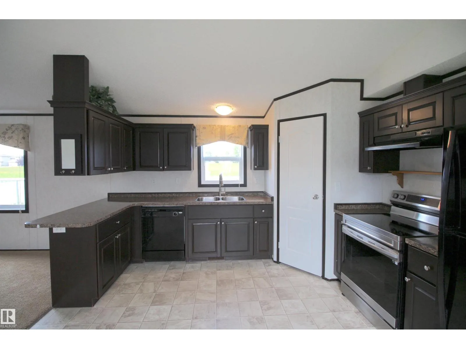 #41 5220 44 AV
