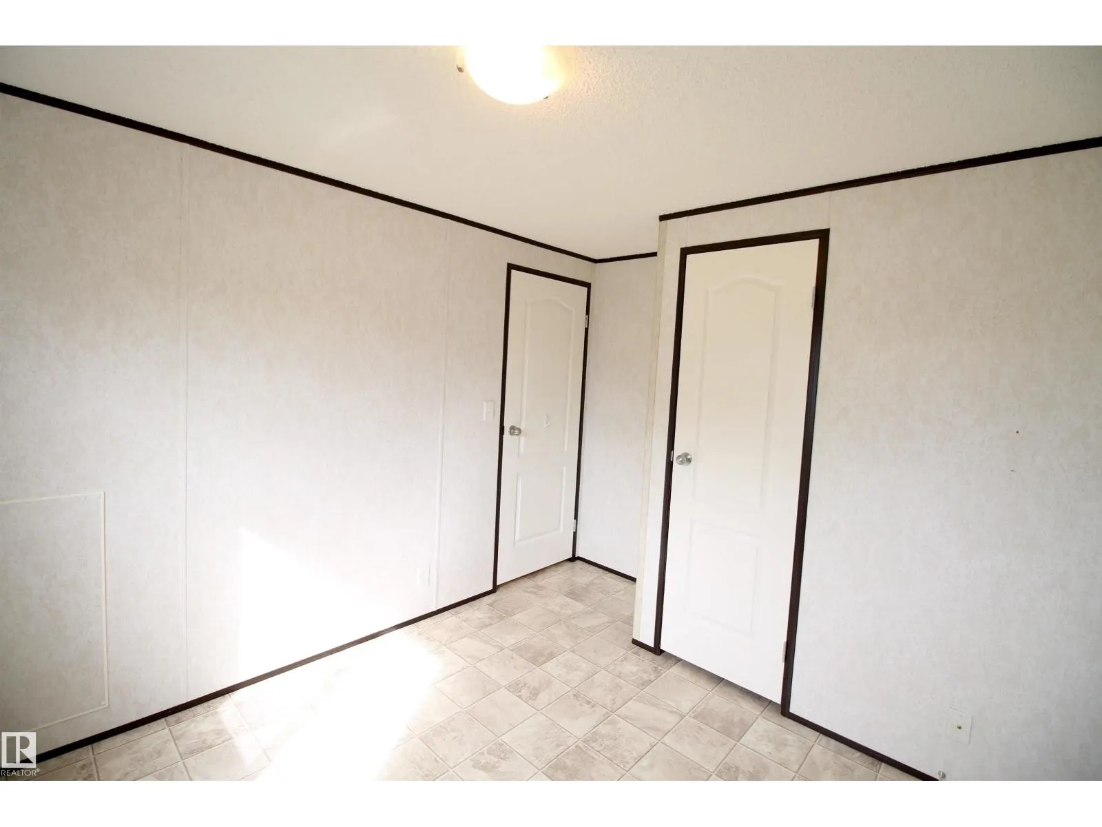 #41 5220 44 AV