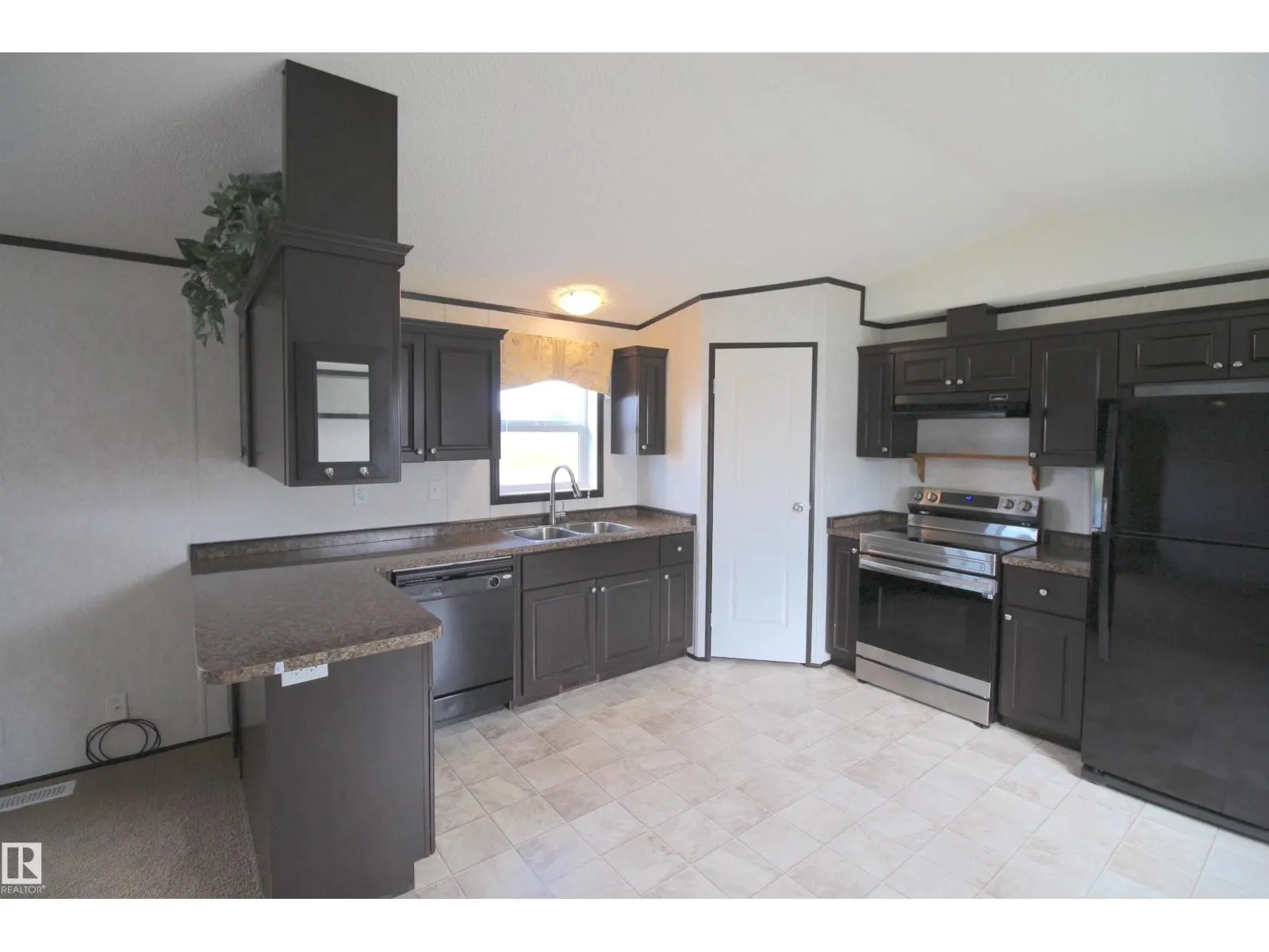 #41 5220 44 AV