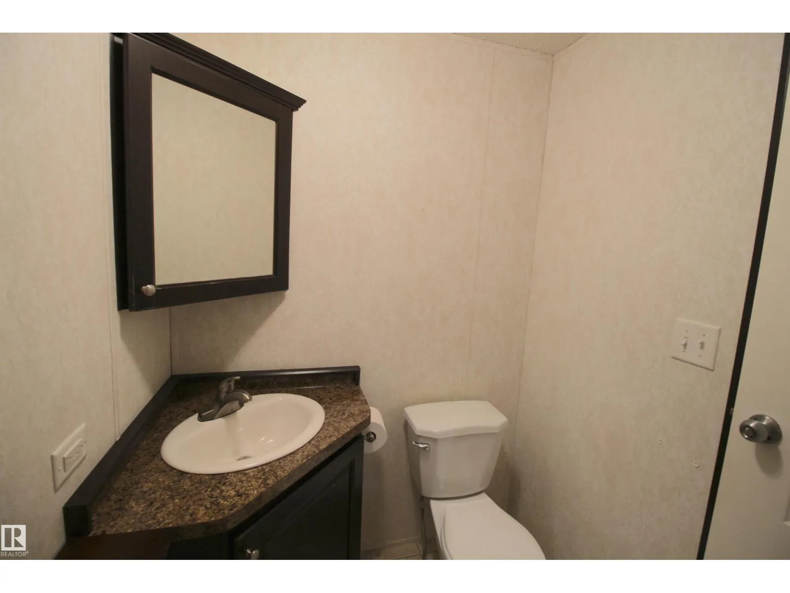 #41 5220 44 AV