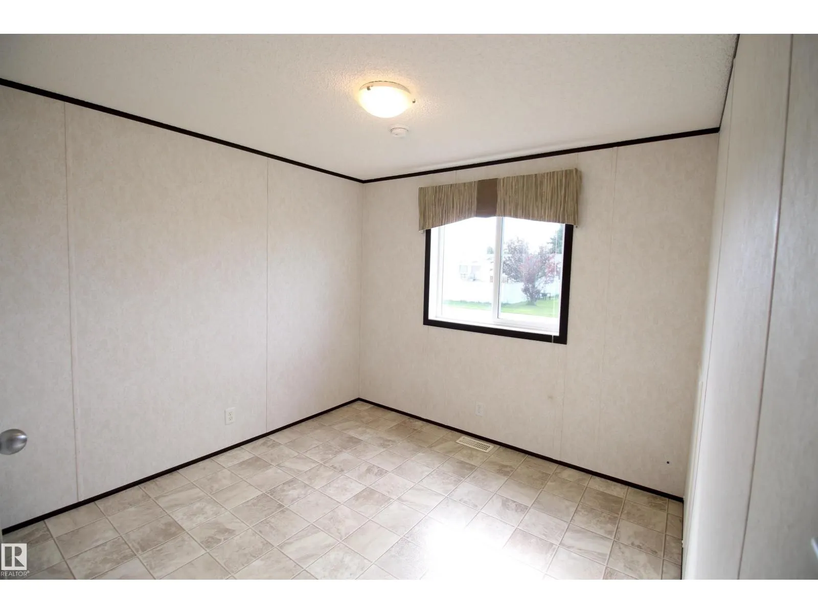 #41 5220 44 AV