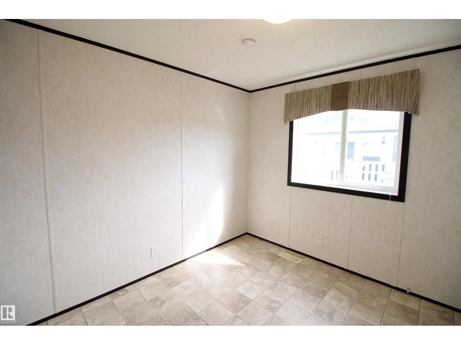#41 5220 44 AV