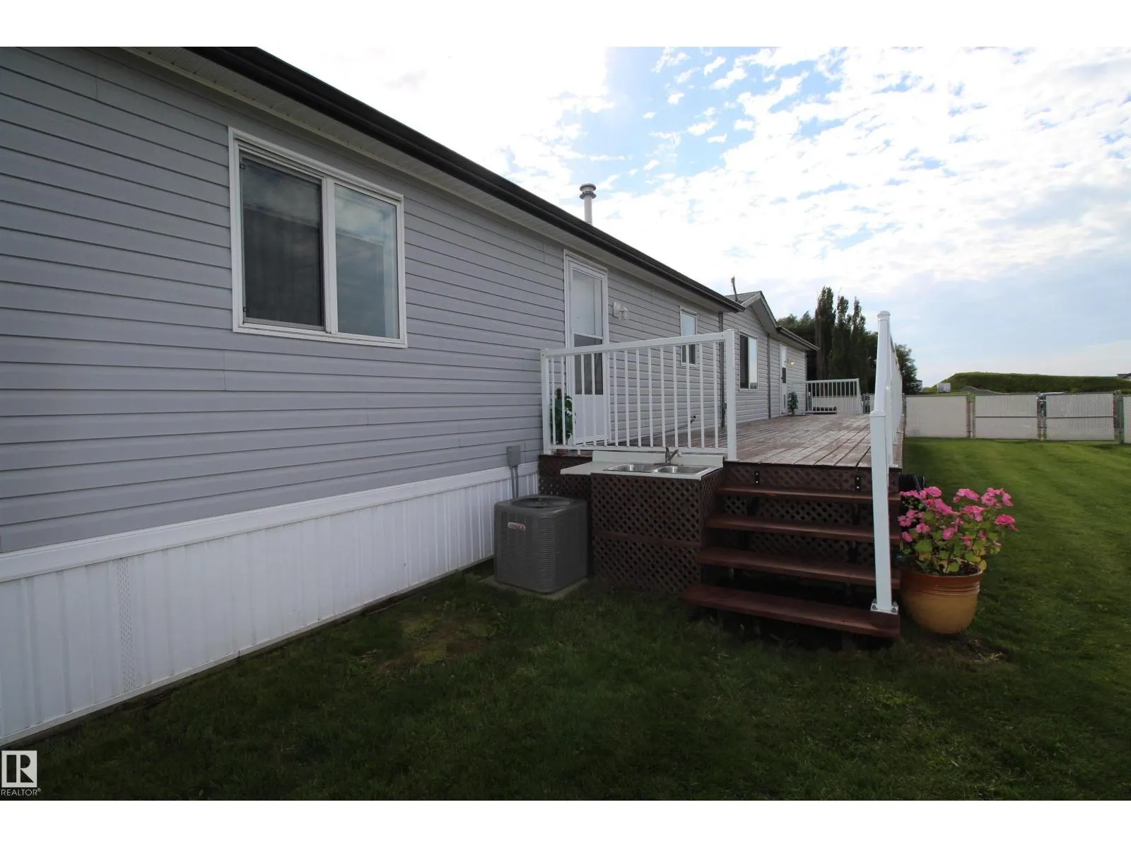 #41 5220 44 AV