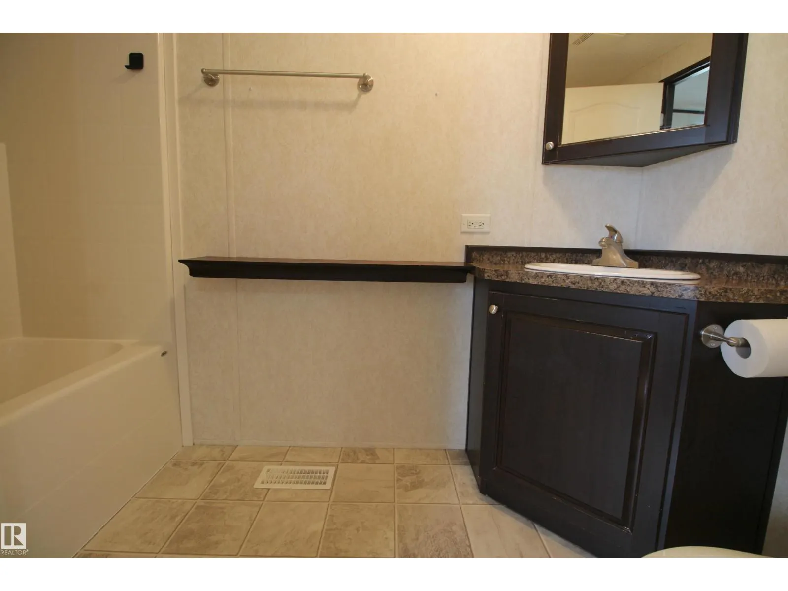 #41 5220 44 AV