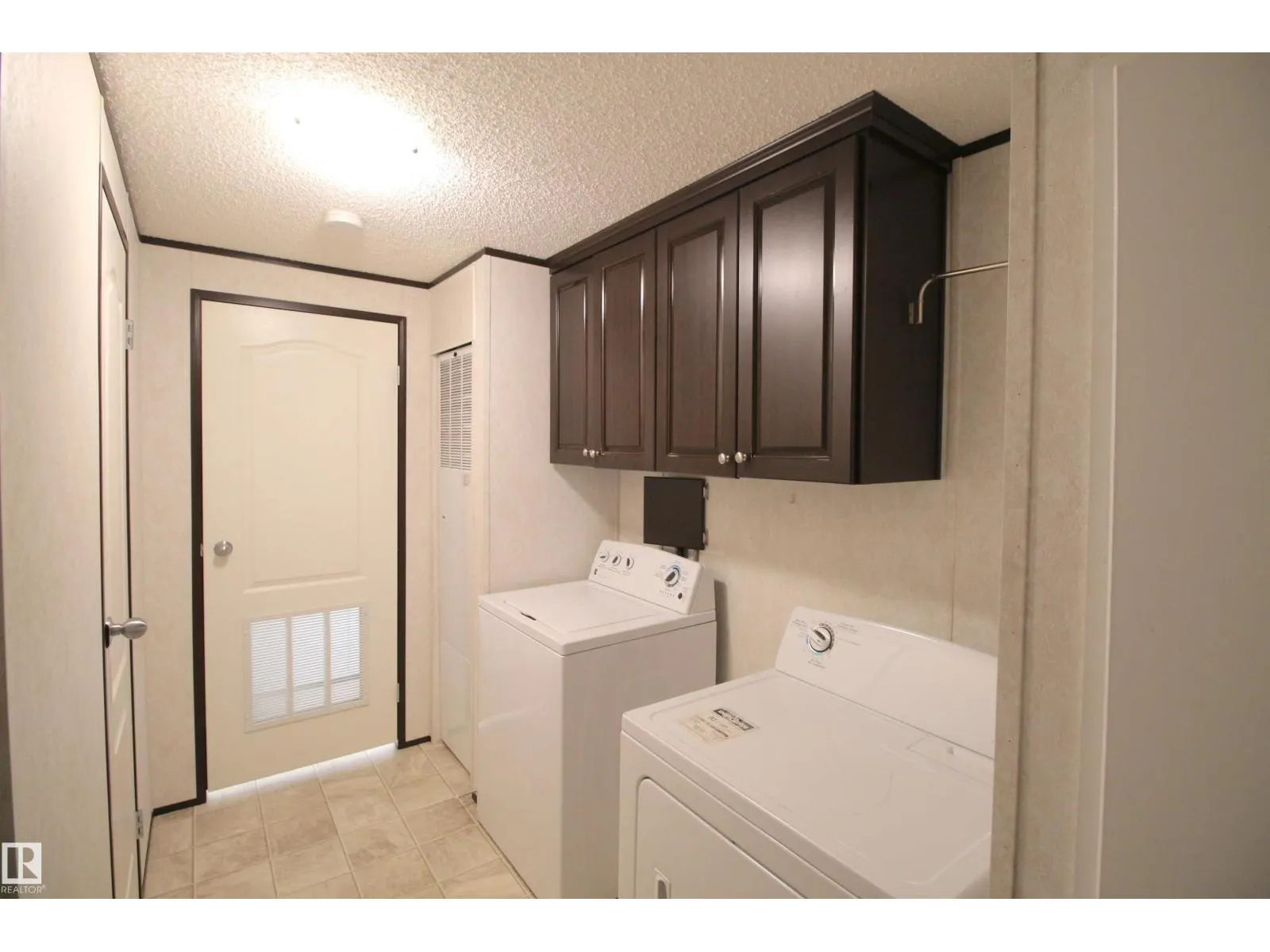 #41 5220 44 AV
