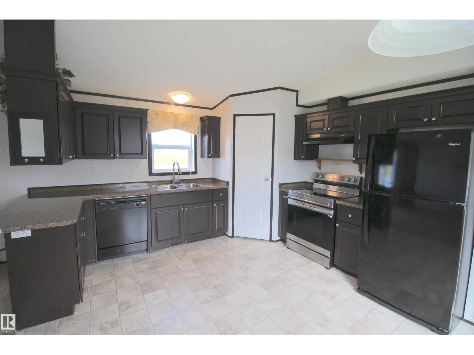 #41 5220 44 AV