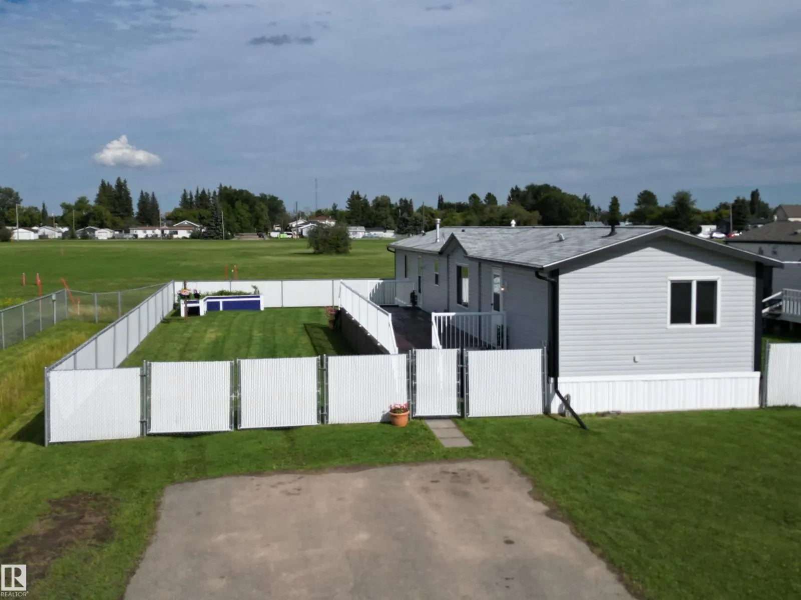 #41 5220 44 AV