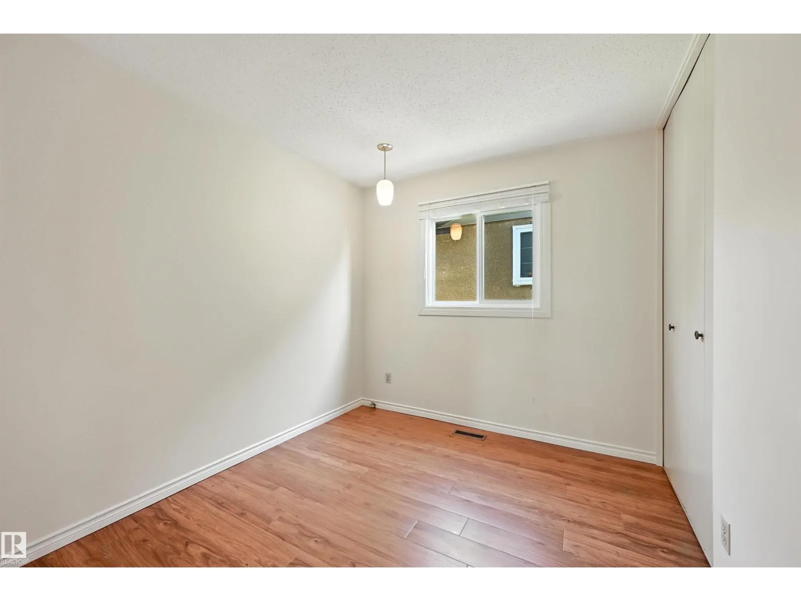 11403 145 AV NW