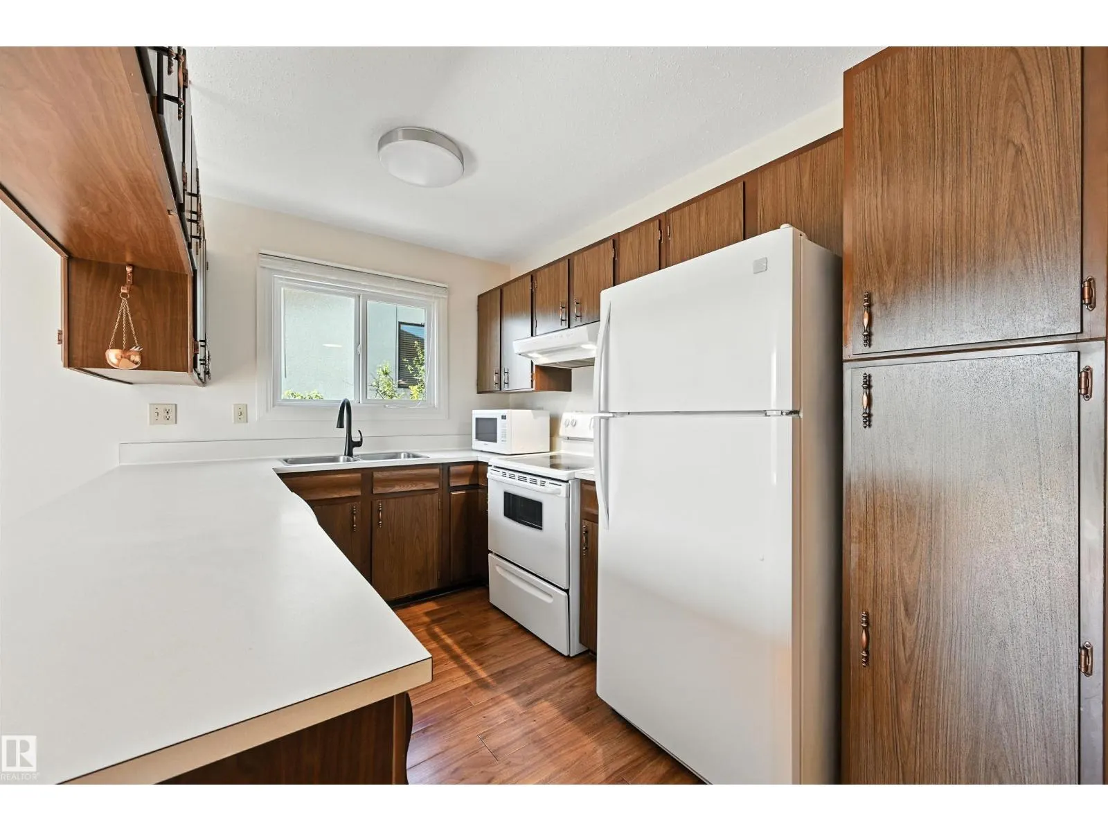 11403 145 AV NW