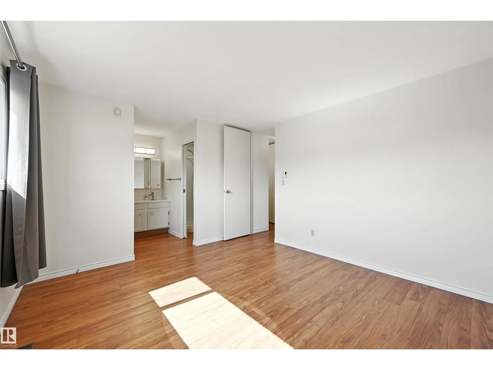 11403 145 AV NW
