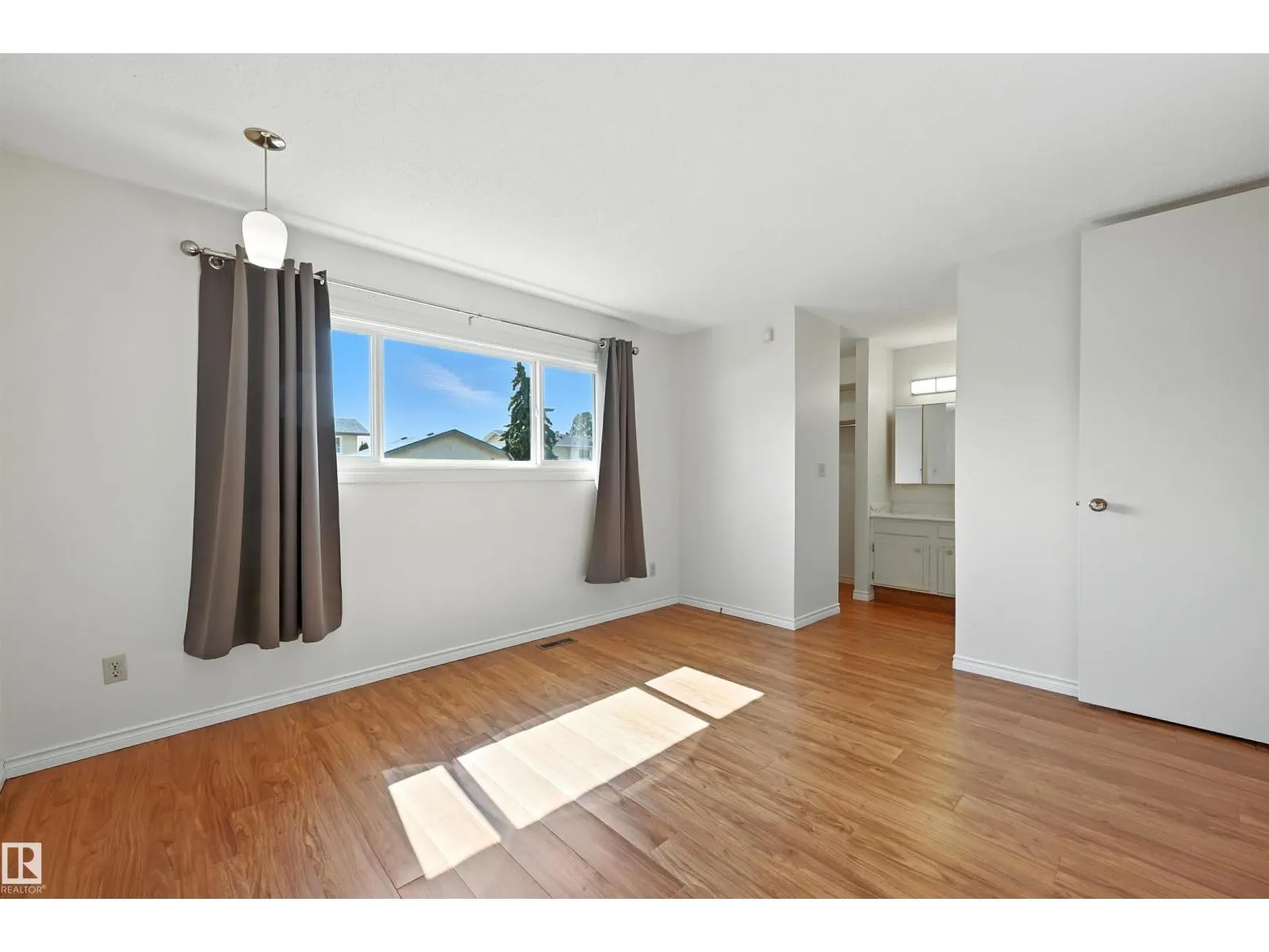 11403 145 AV NW