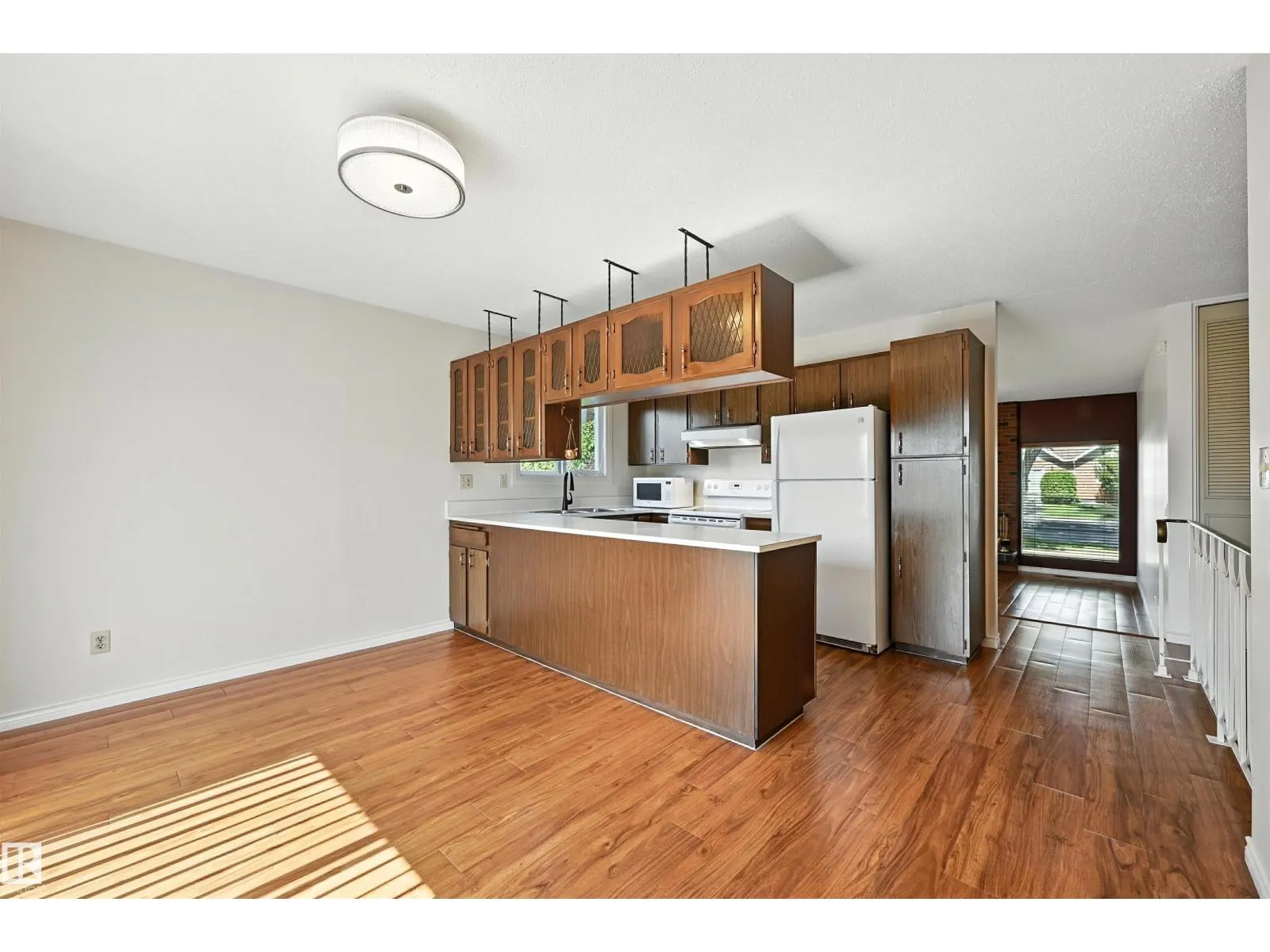 11403 145 AV NW