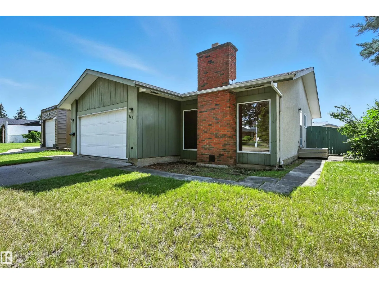 11403 145 AV NW