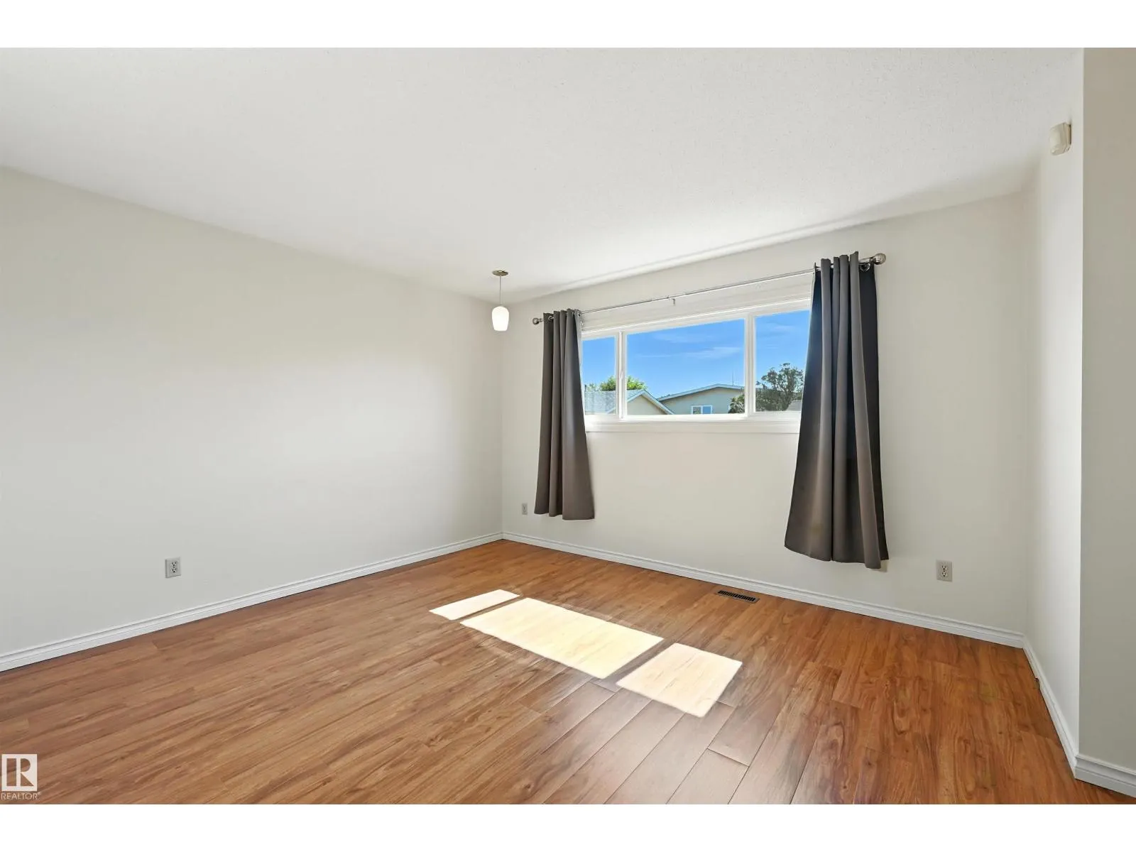 11403 145 AV NW
