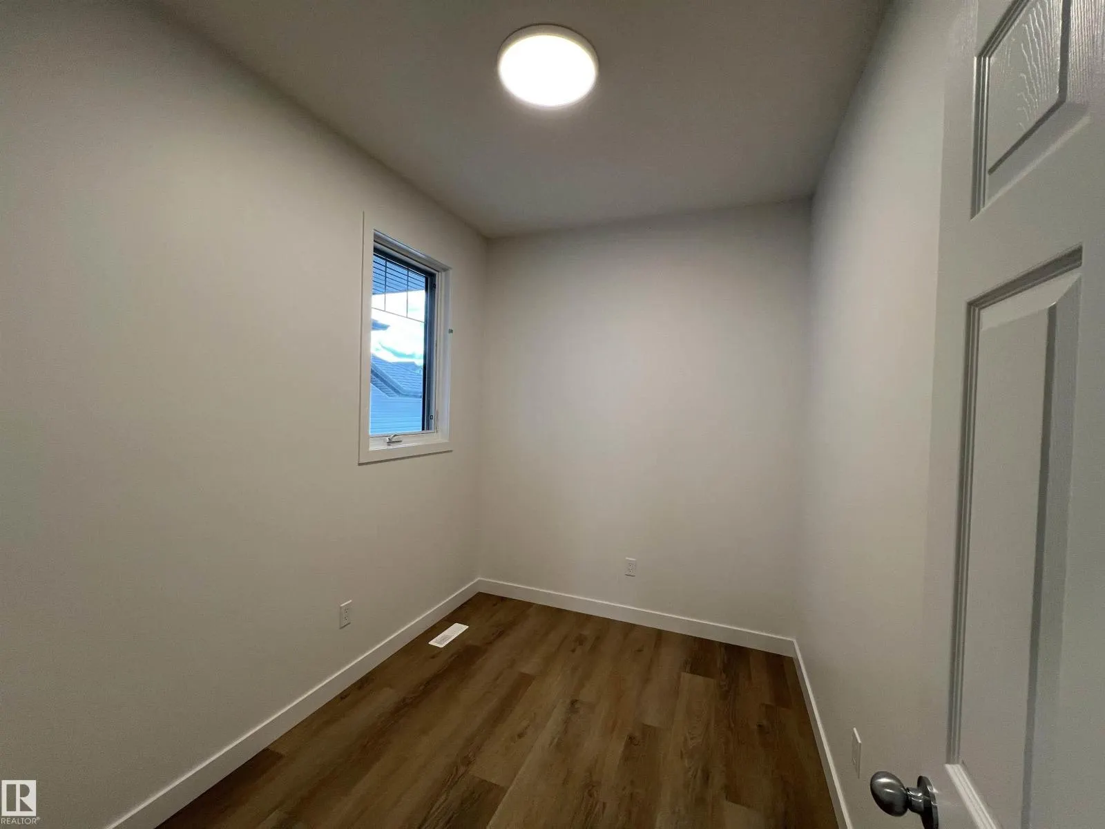 2017 209A ST NW