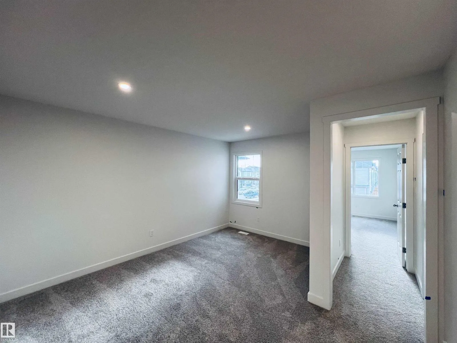 2017 209A ST NW
