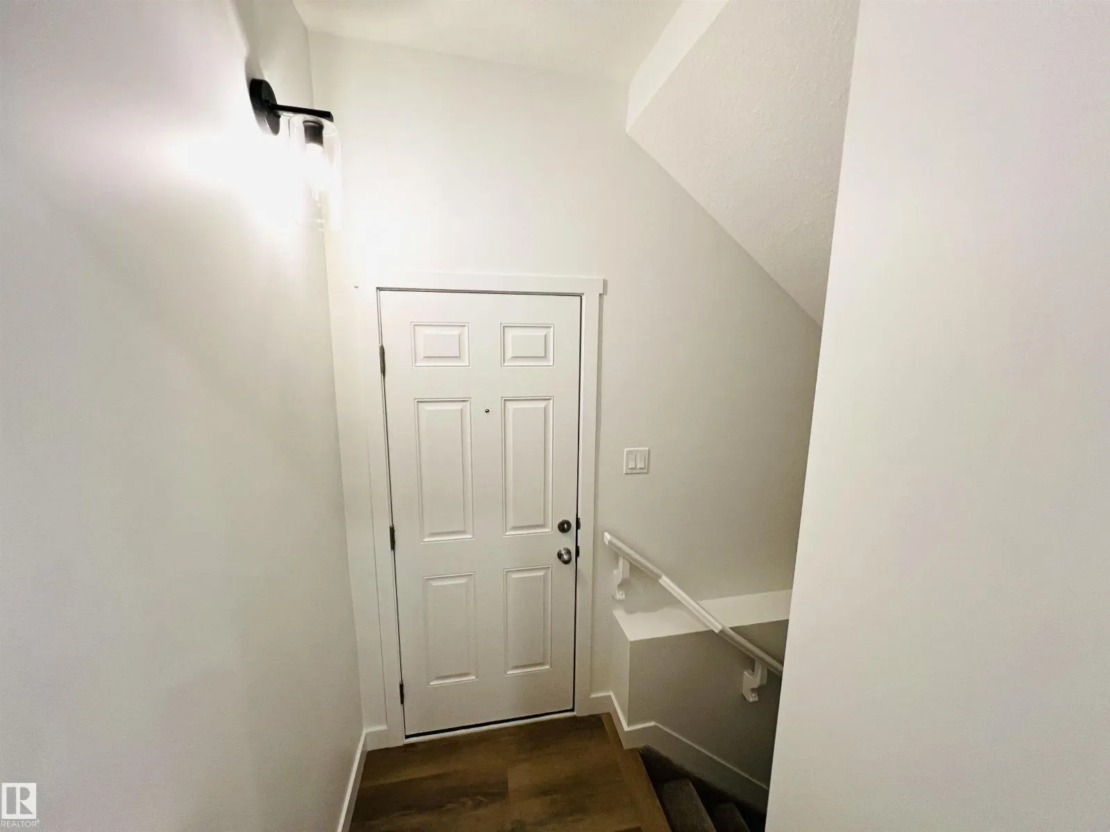 2017 209A ST NW