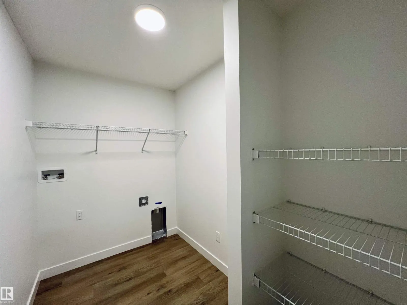 2017 209A ST NW