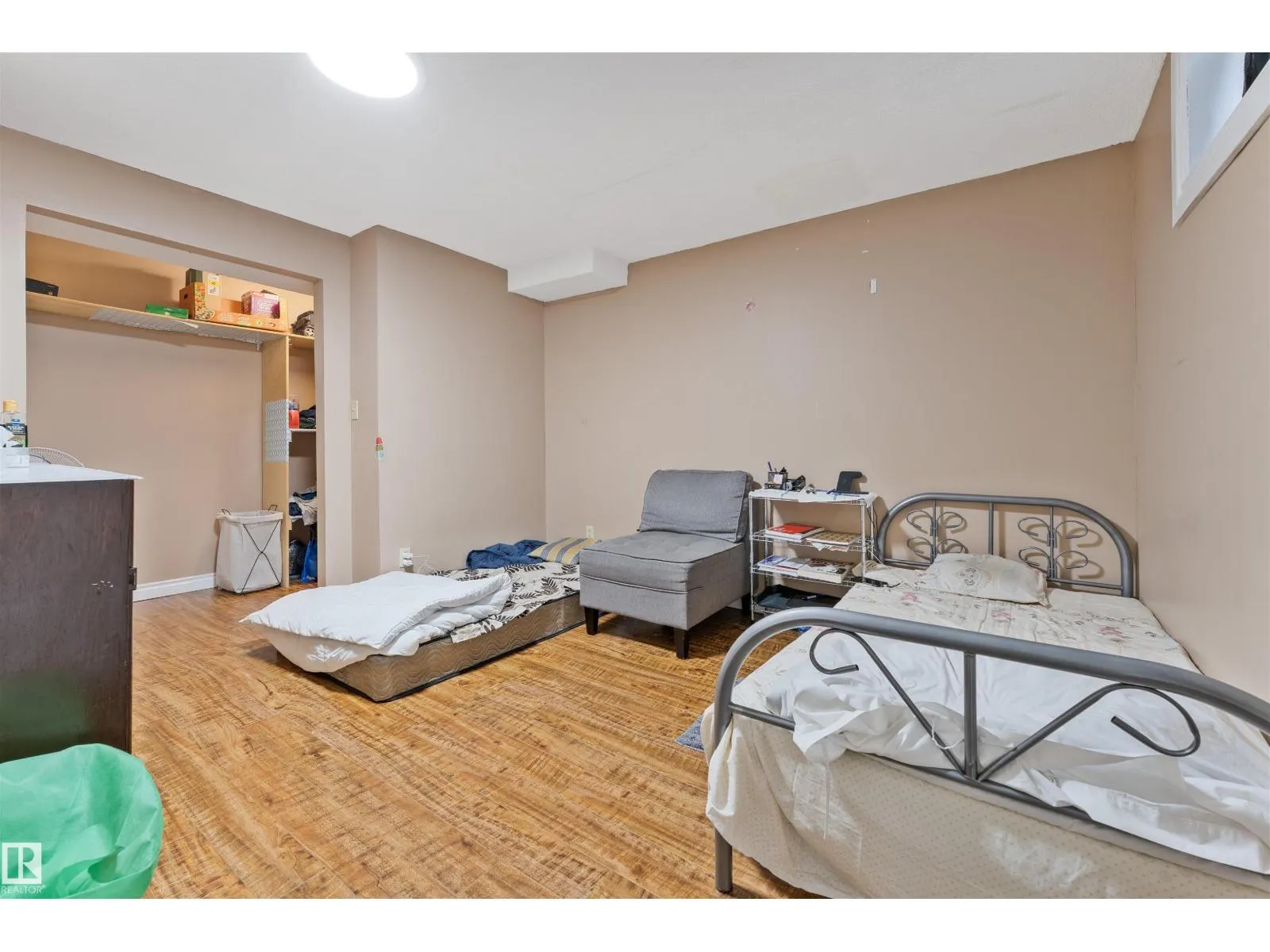 4231 32 AV NW