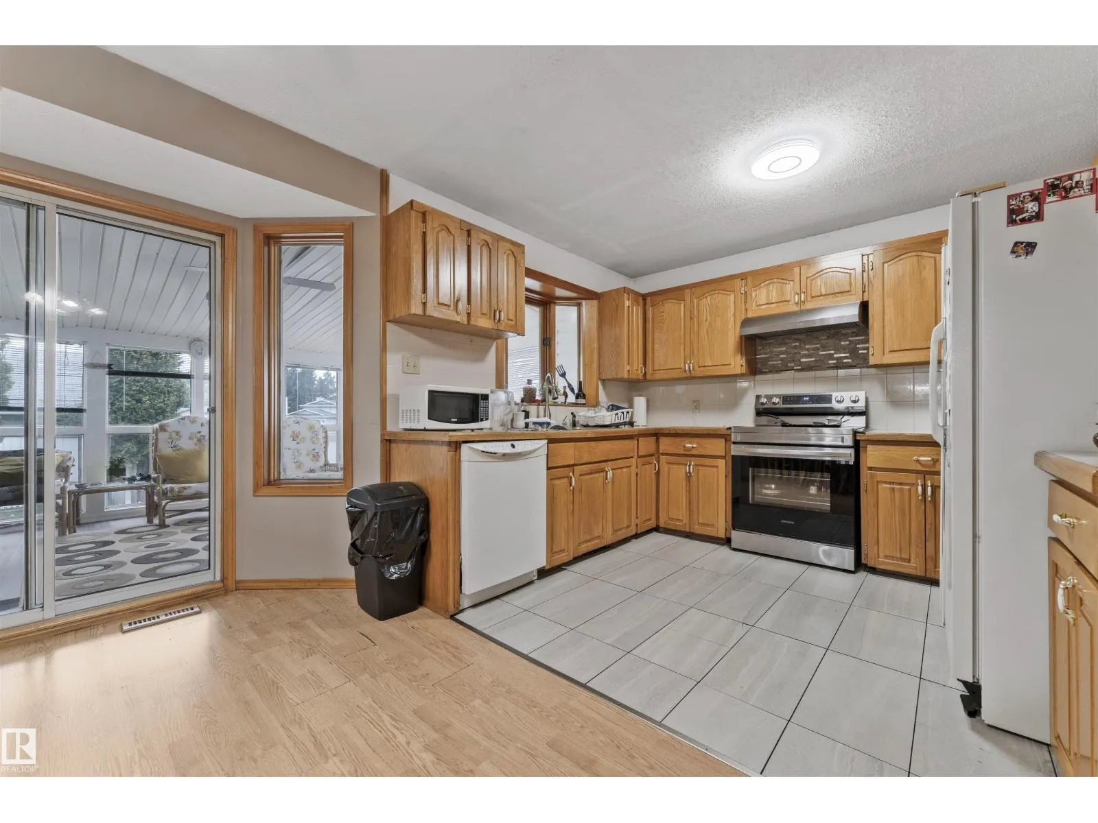 4231 32 AV NW