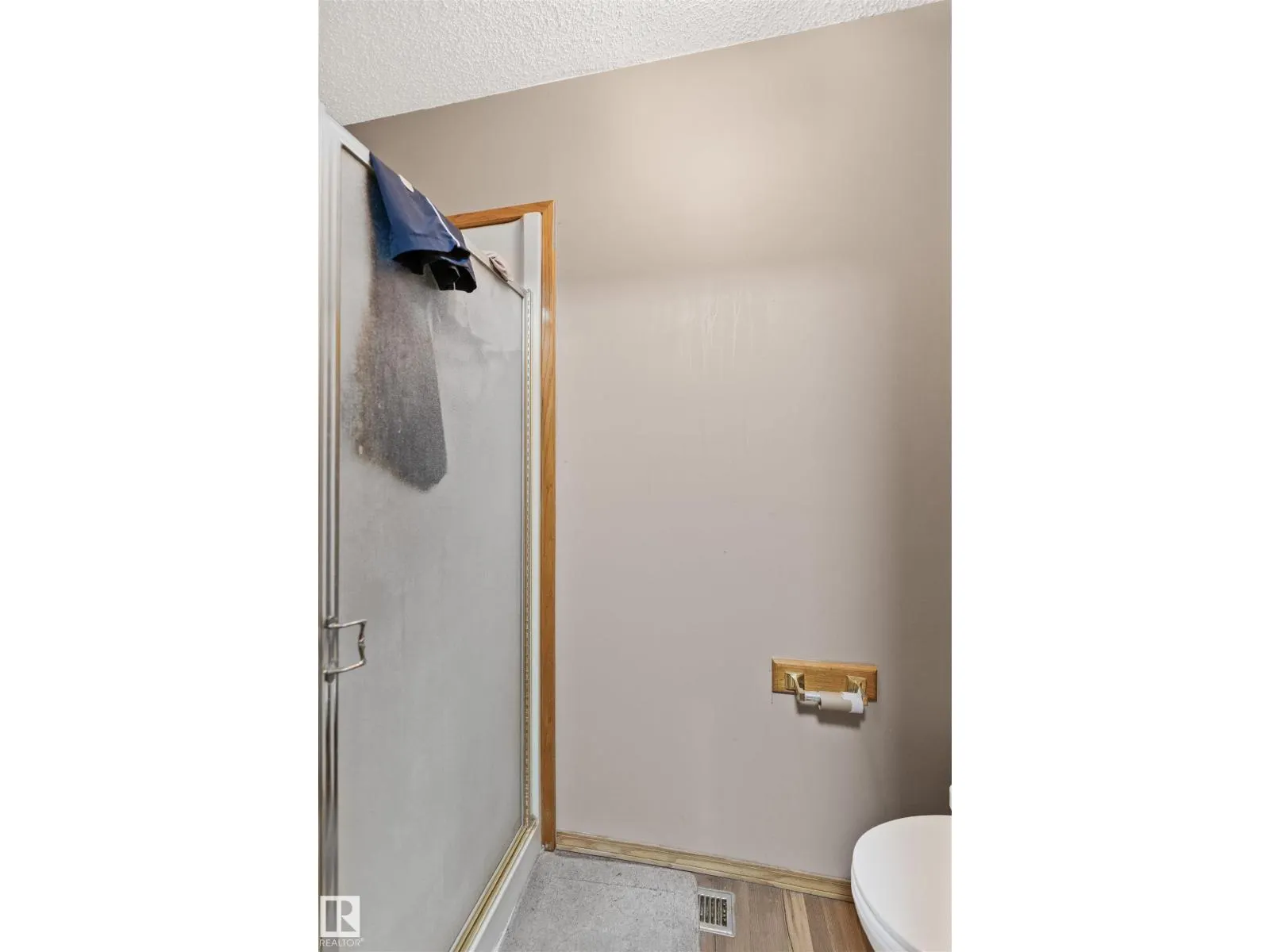 4231 32 AV NW