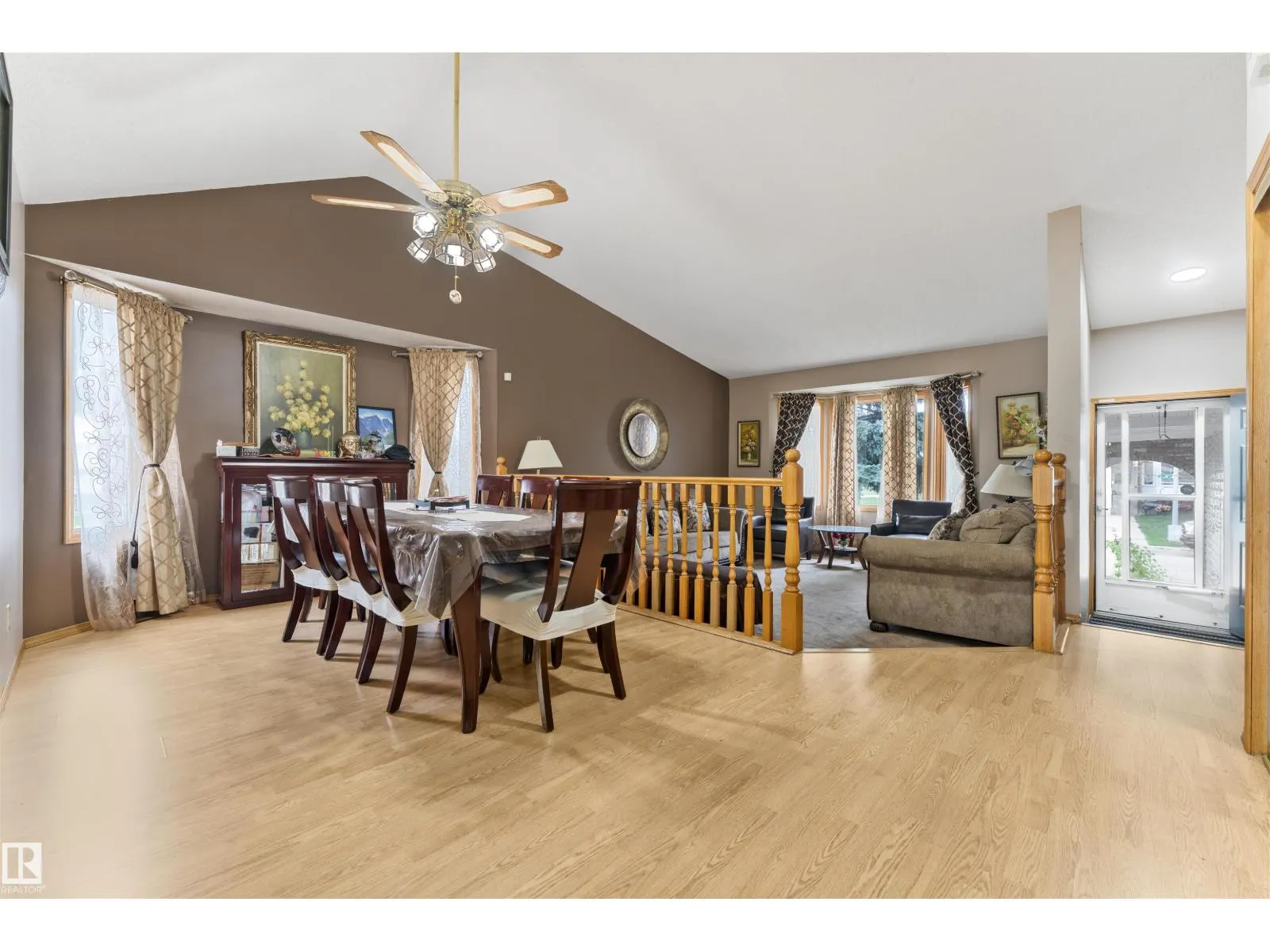 4231 32 AV NW