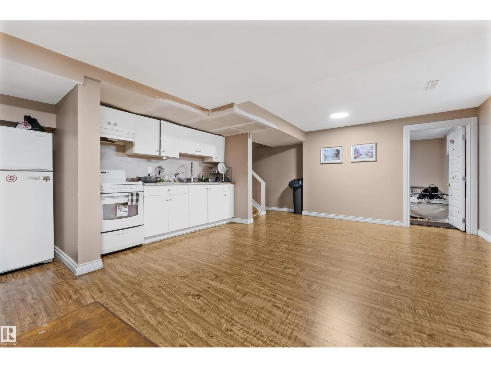 4231 32 AV NW