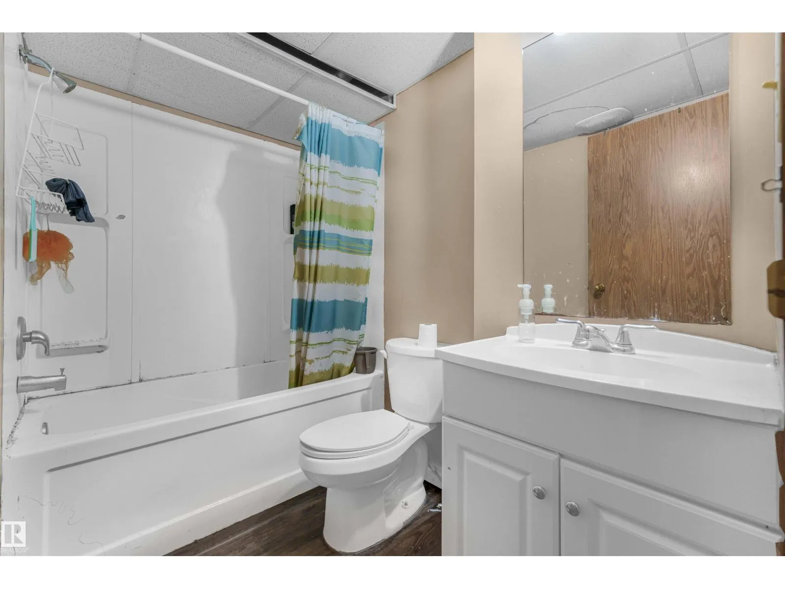 4231 32 AV NW
