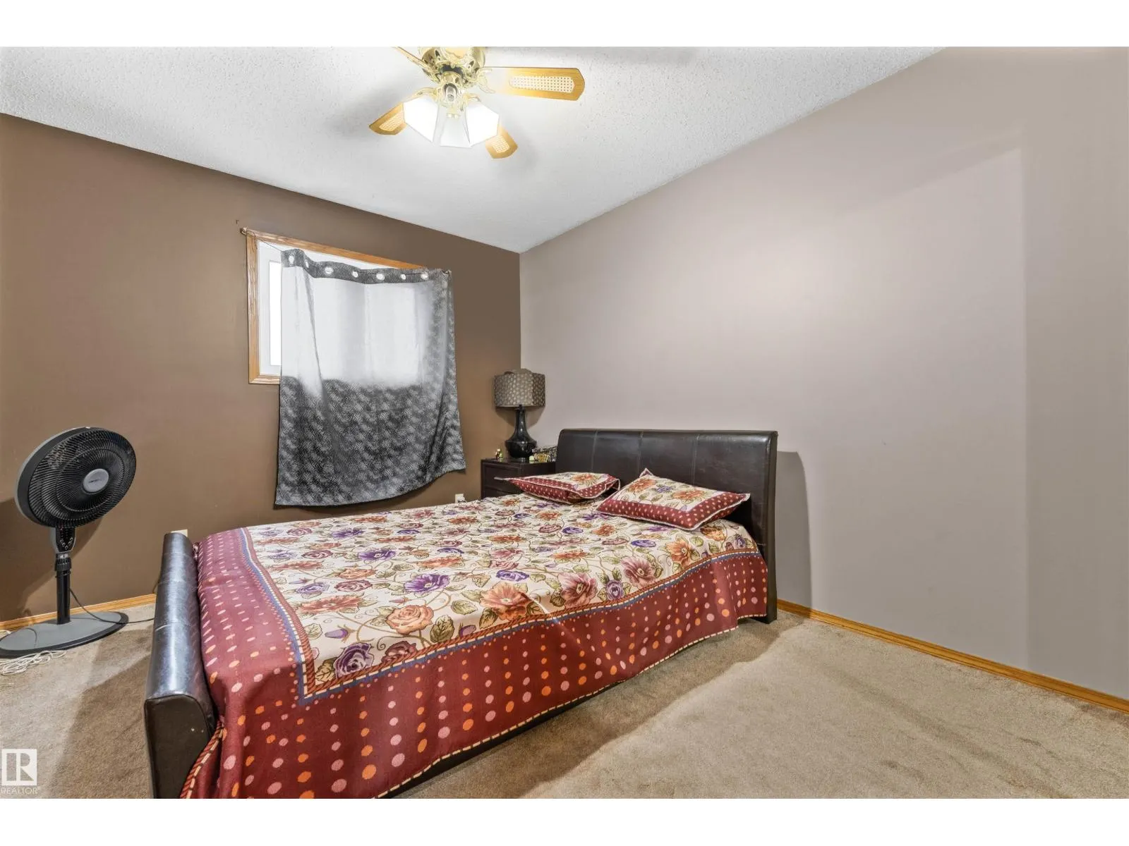 4231 32 AV NW