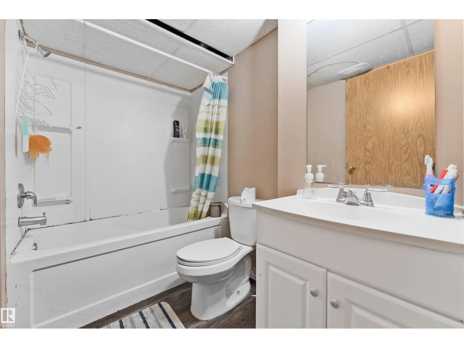 4231 32 AV NW
