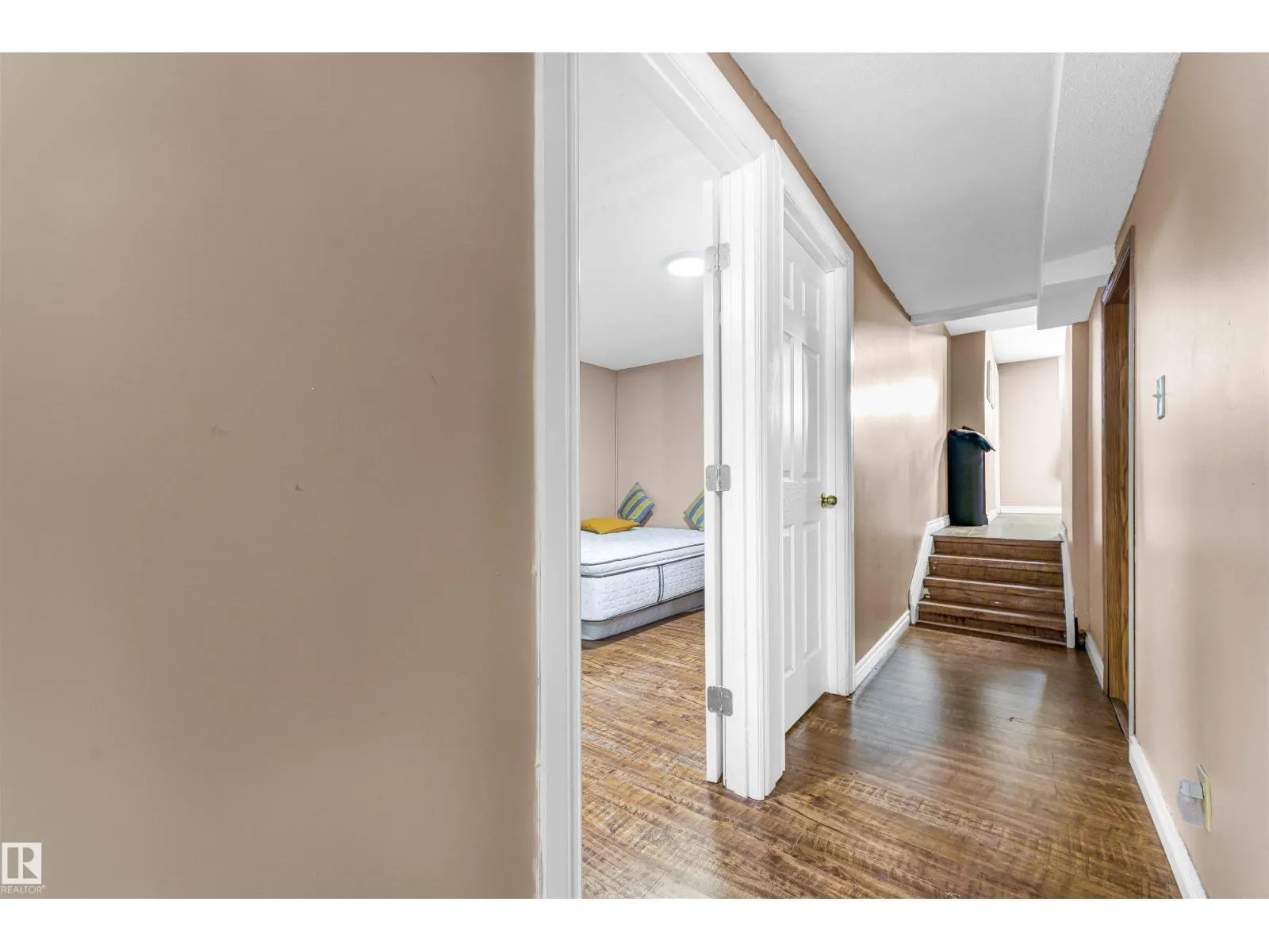 4231 32 AV NW