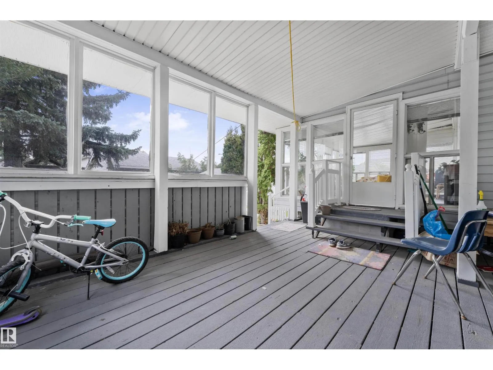 4231 32 AV NW