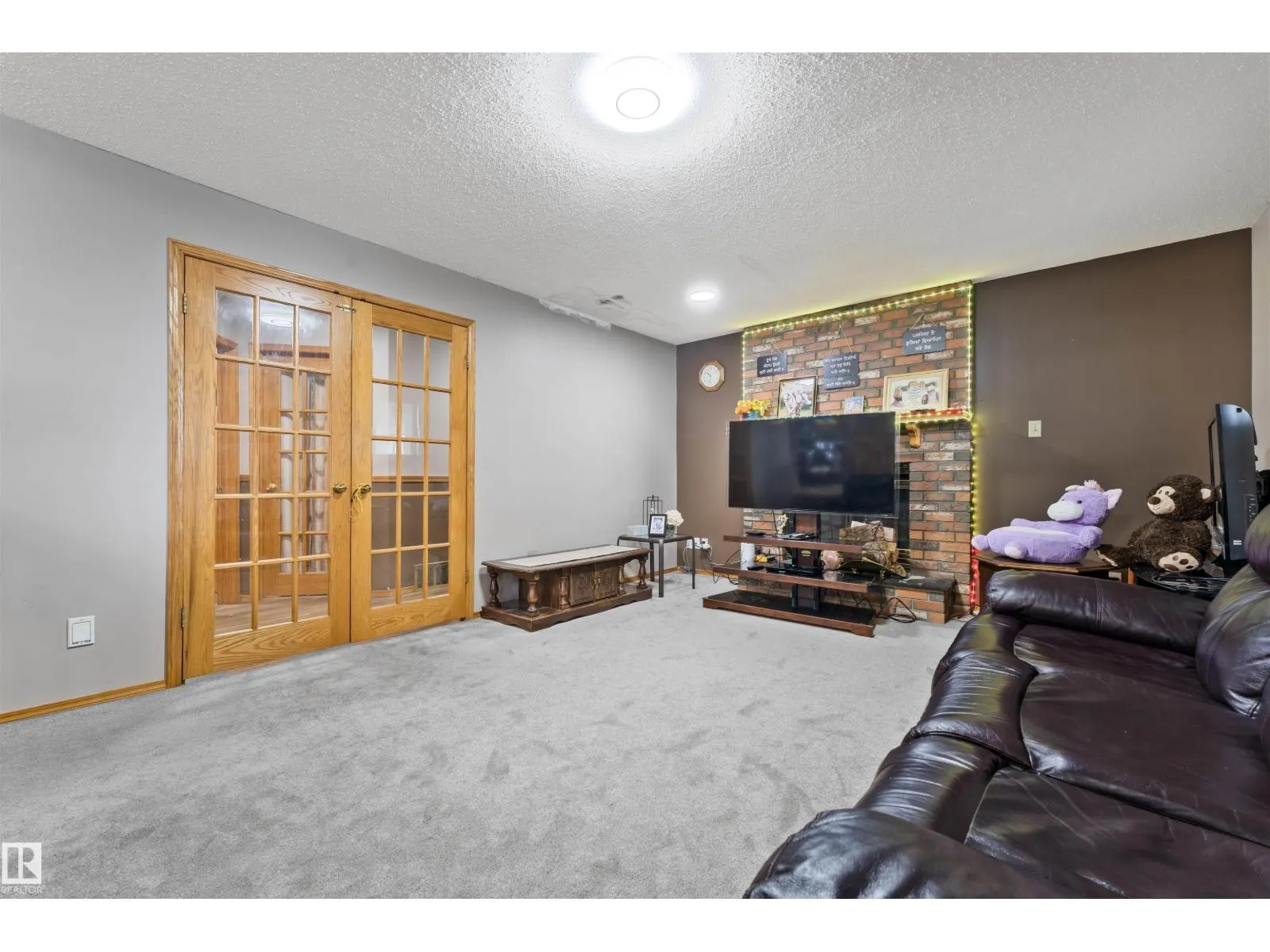 4231 32 AV NW