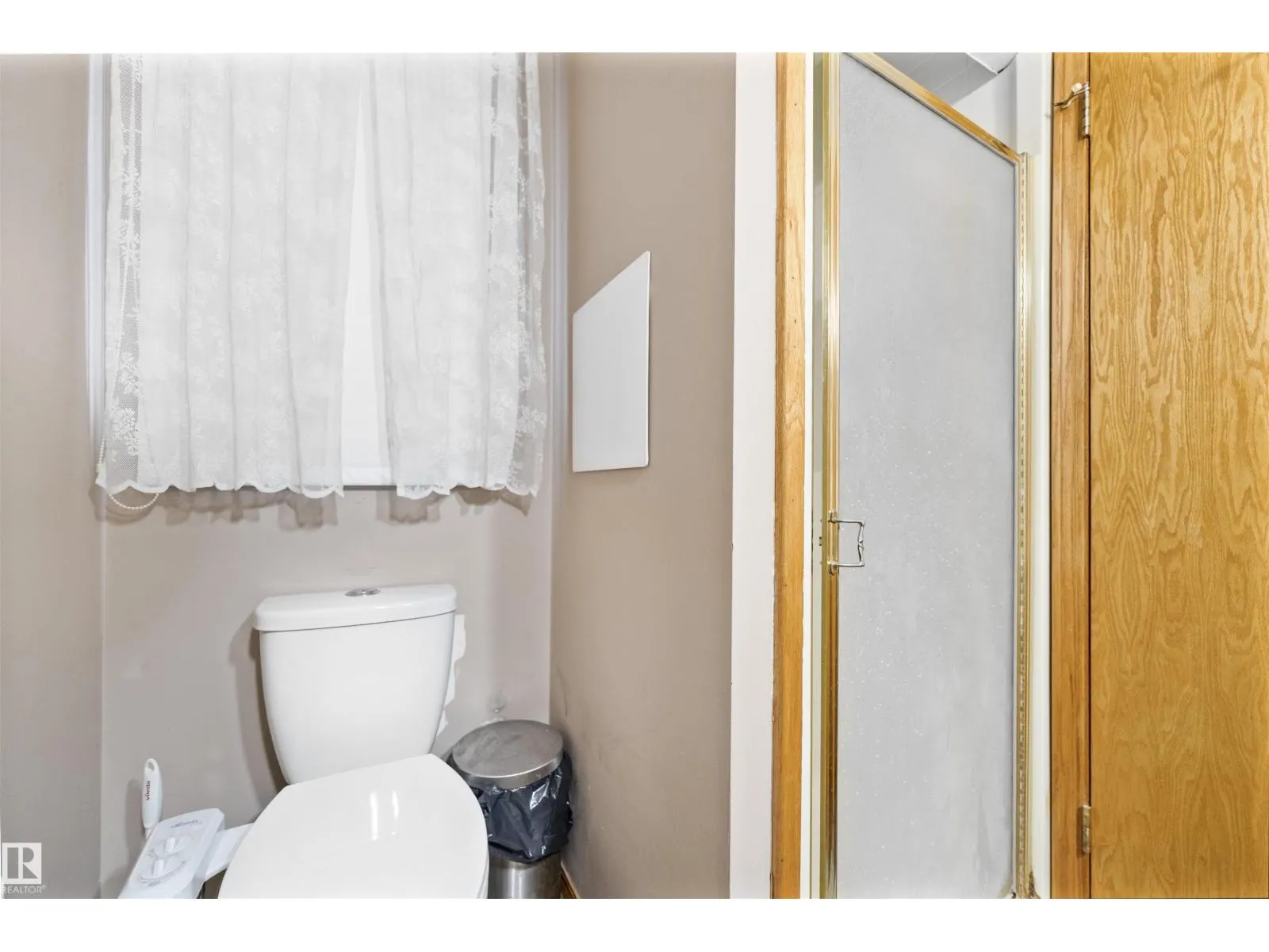 4231 32 AV NW