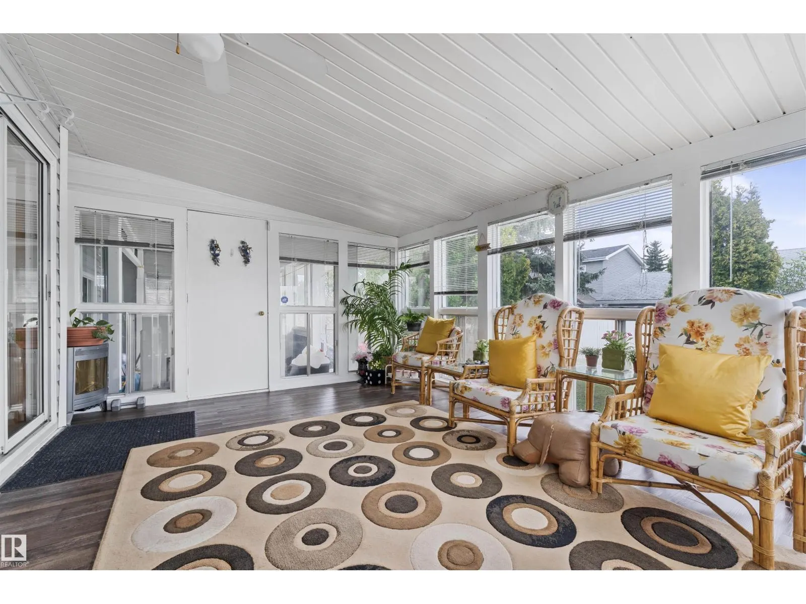 4231 32 AV NW
