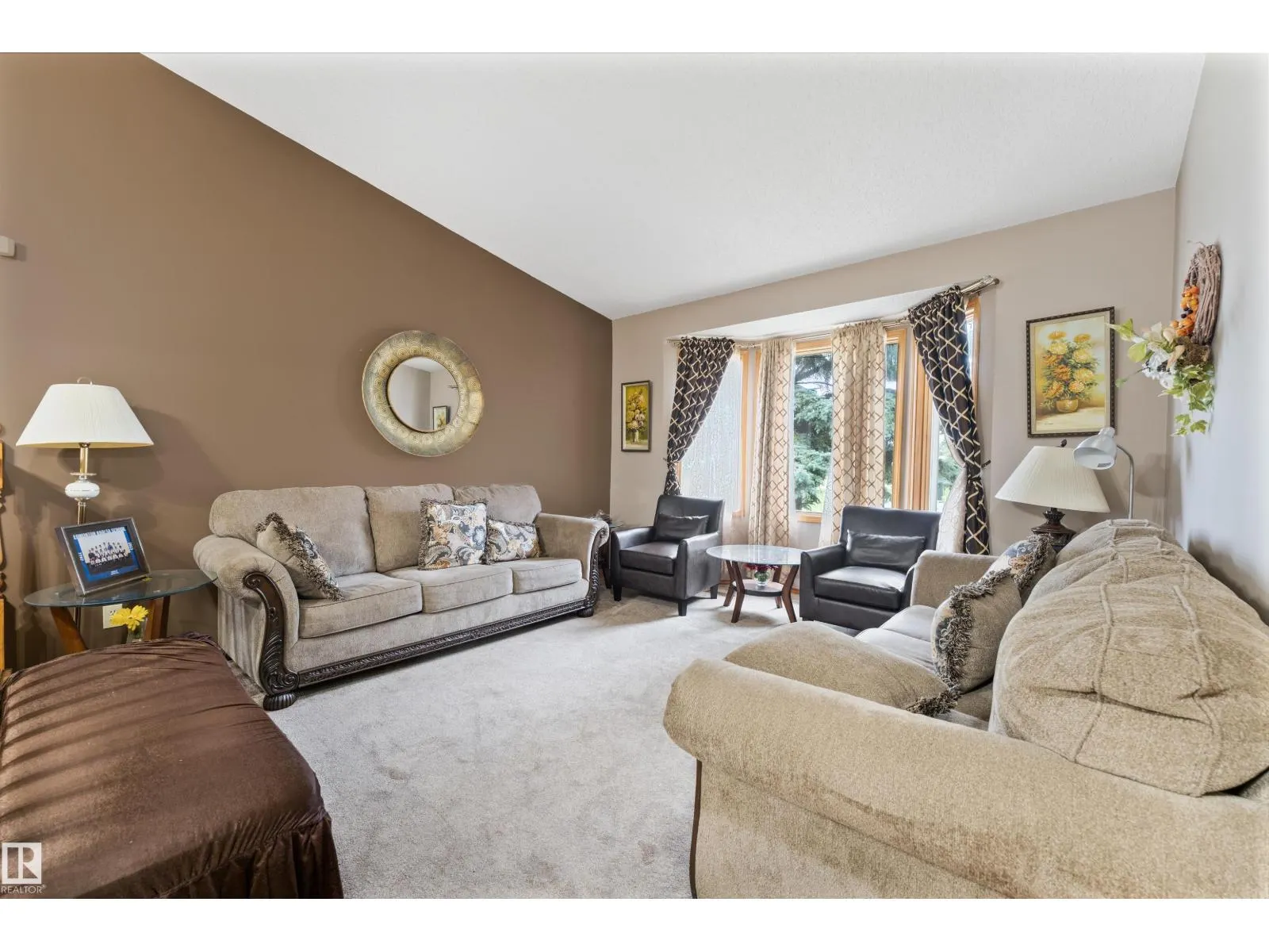 4231 32 AV NW