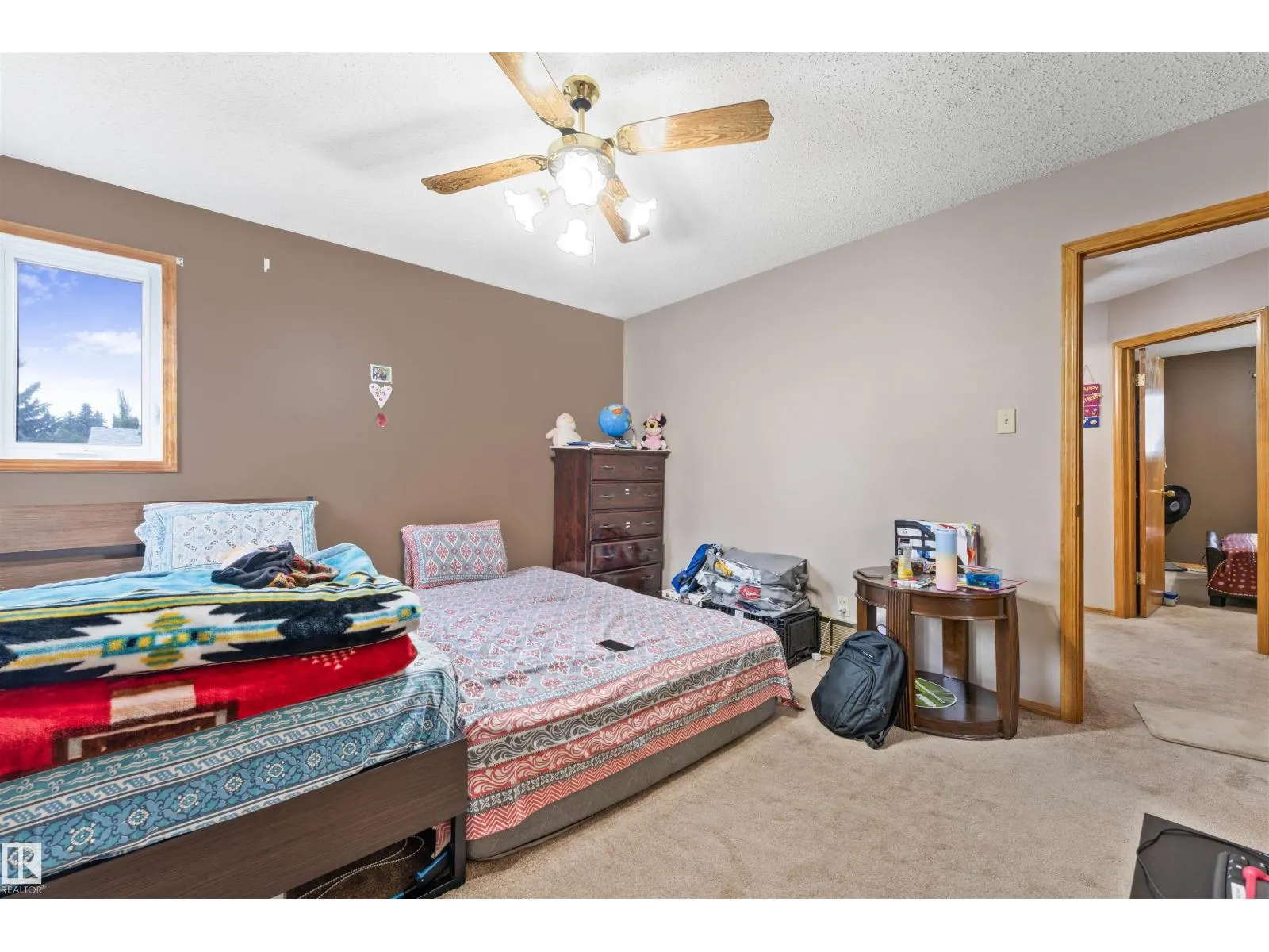 4231 32 AV NW