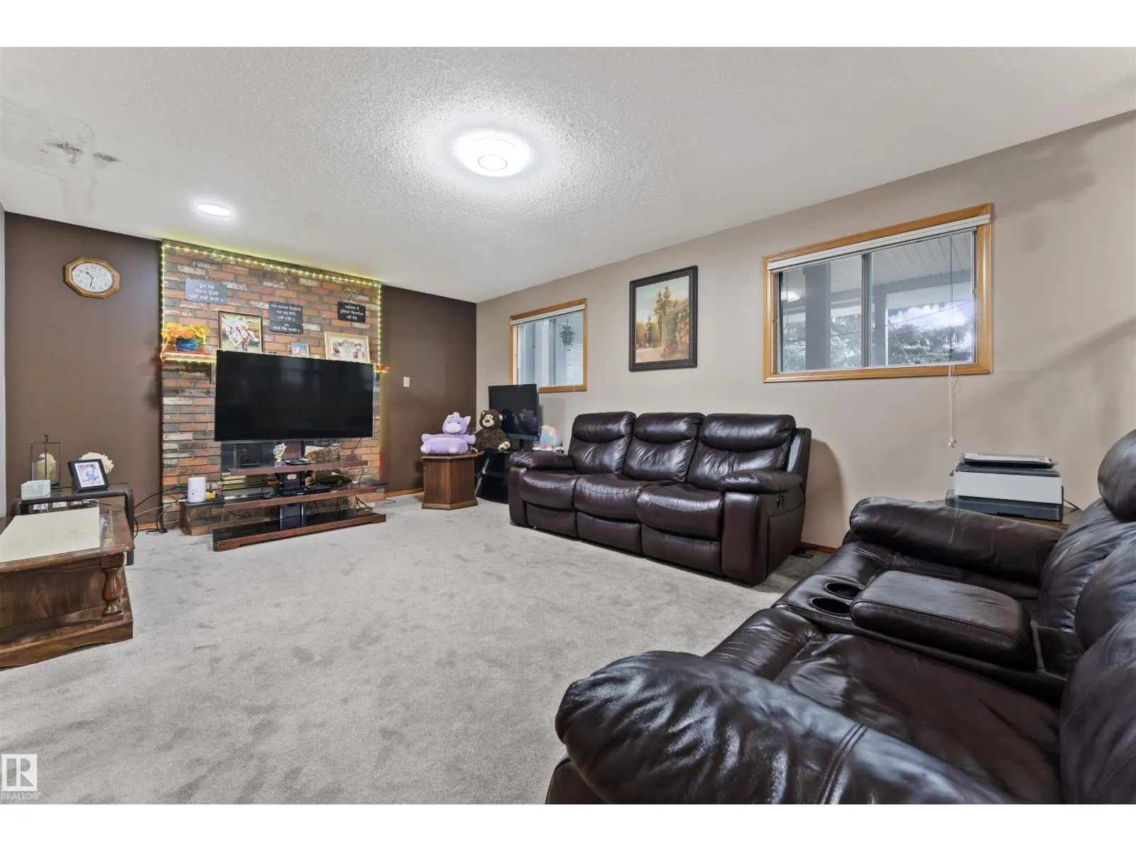 4231 32 AV NW