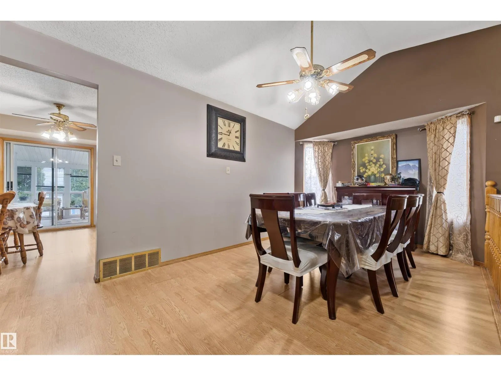 4231 32 AV NW