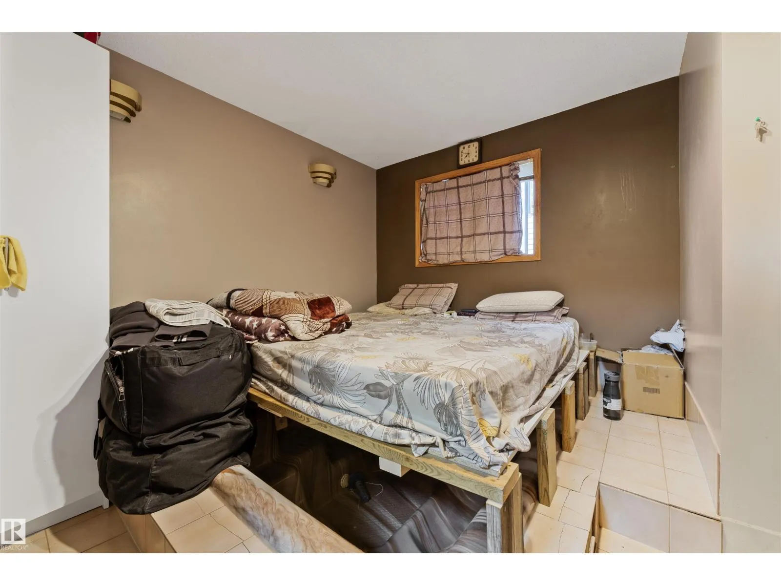 4231 32 AV NW