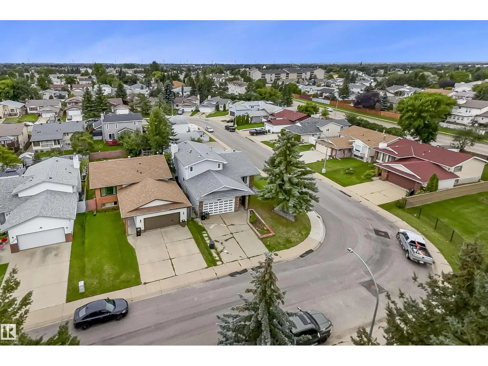 4231 32 AV NW
