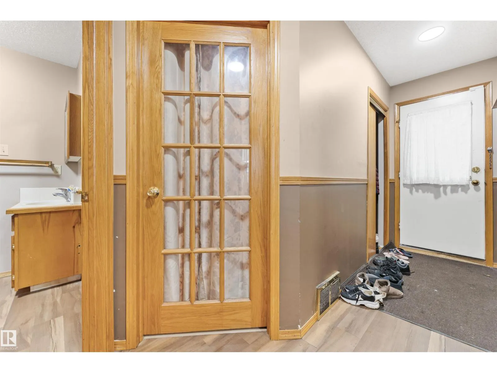 4231 32 AV NW