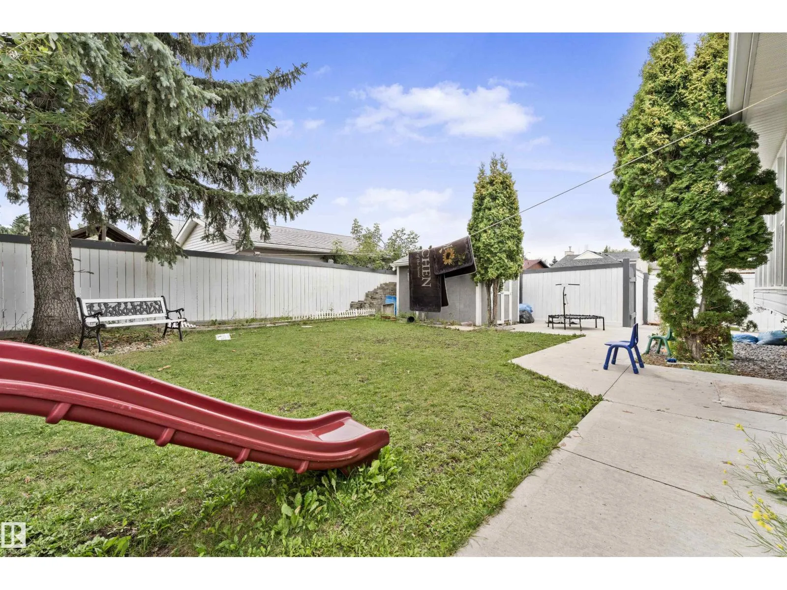 4231 32 AV NW