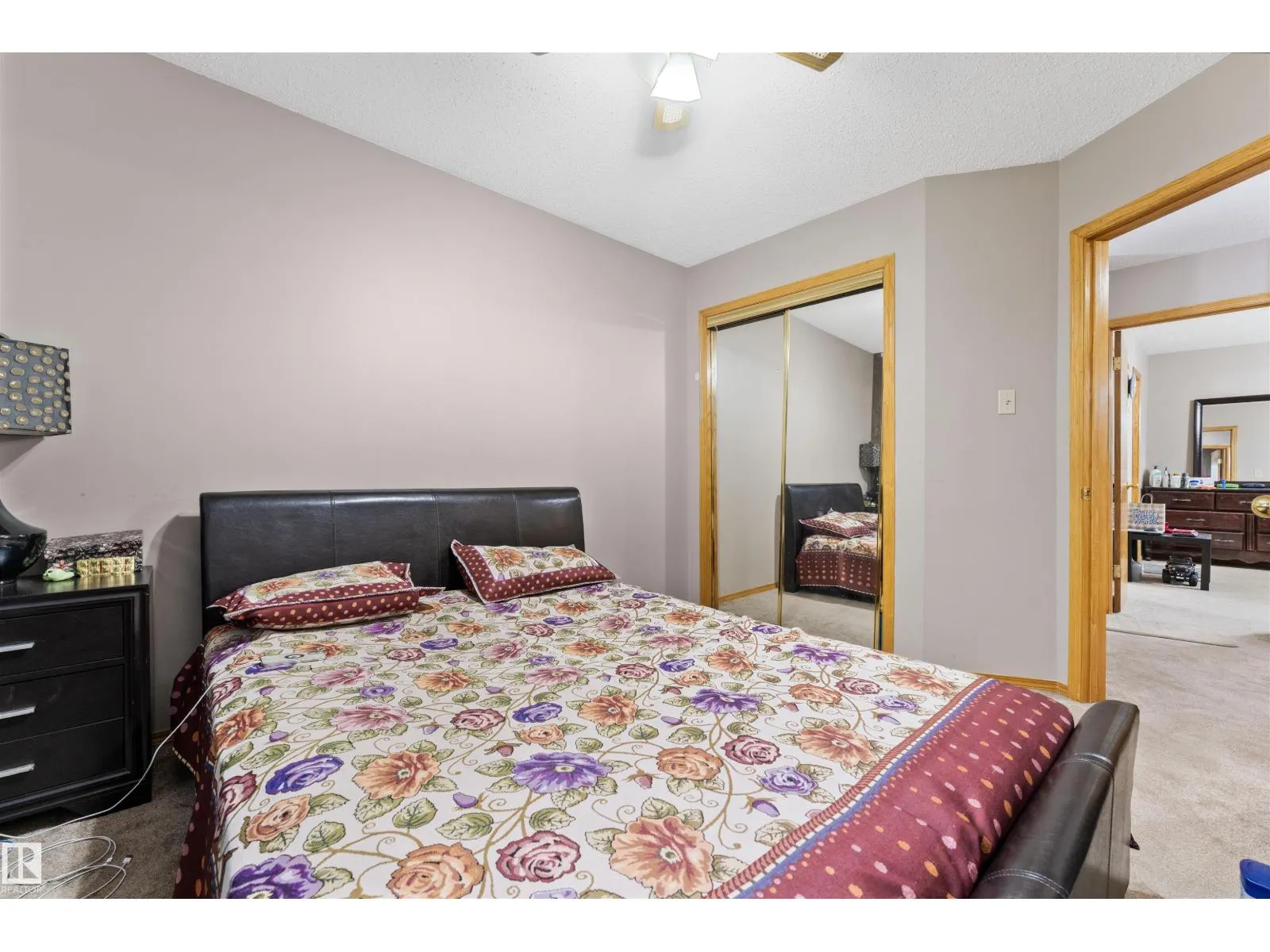 4231 32 AV NW