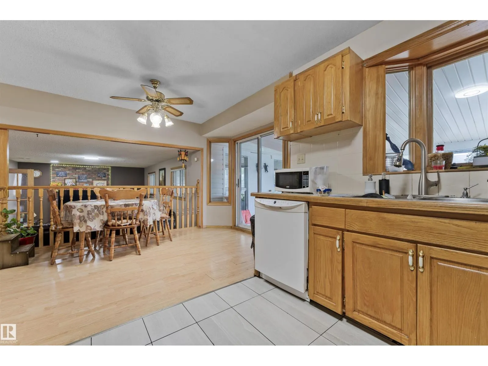4231 32 AV NW