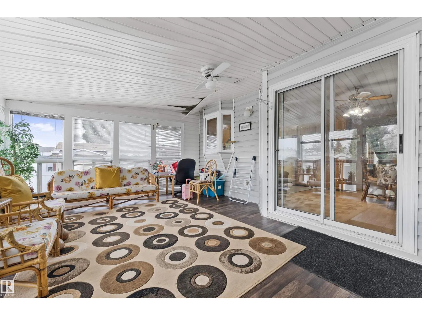 4231 32 AV NW