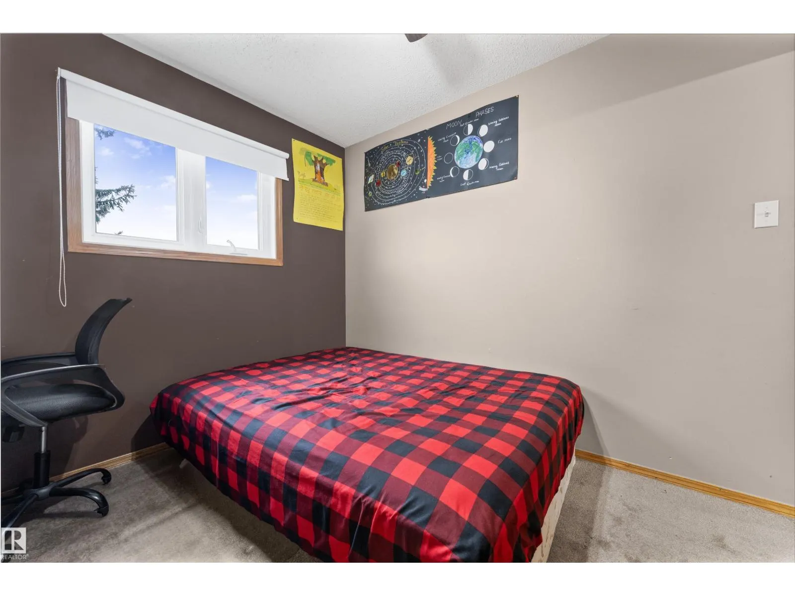 4231 32 AV NW