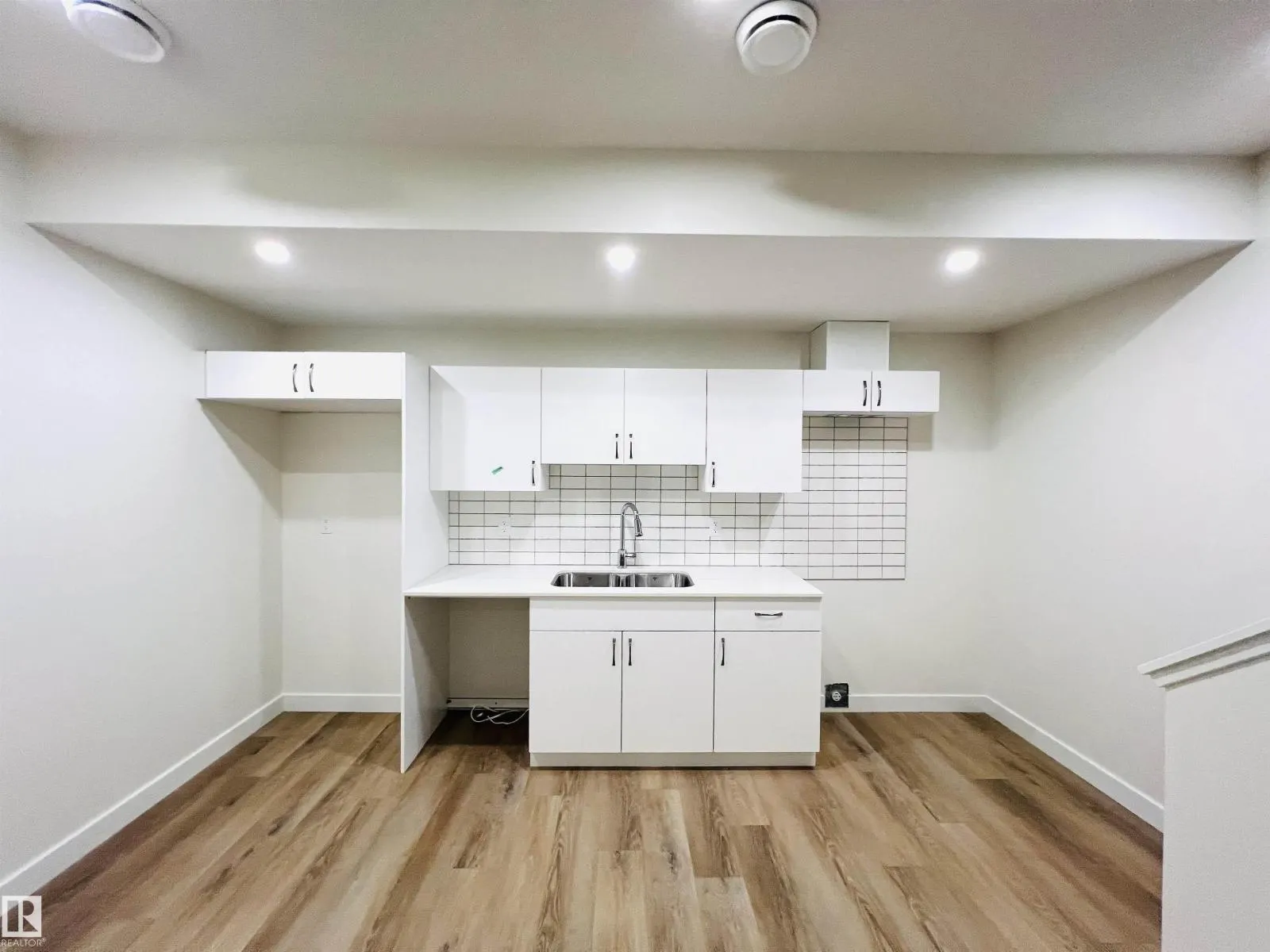 2021 209A ST NW